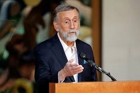 COUNTRY MUSIC LEGEND Ray Stevens Breaks Neck In Fa